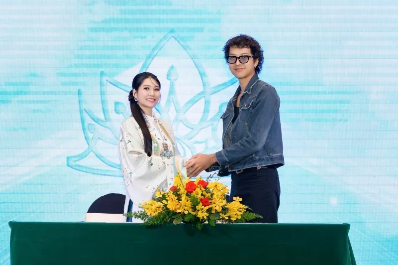 z6713065883017_df76961358ca789e76b95e5454f438a9