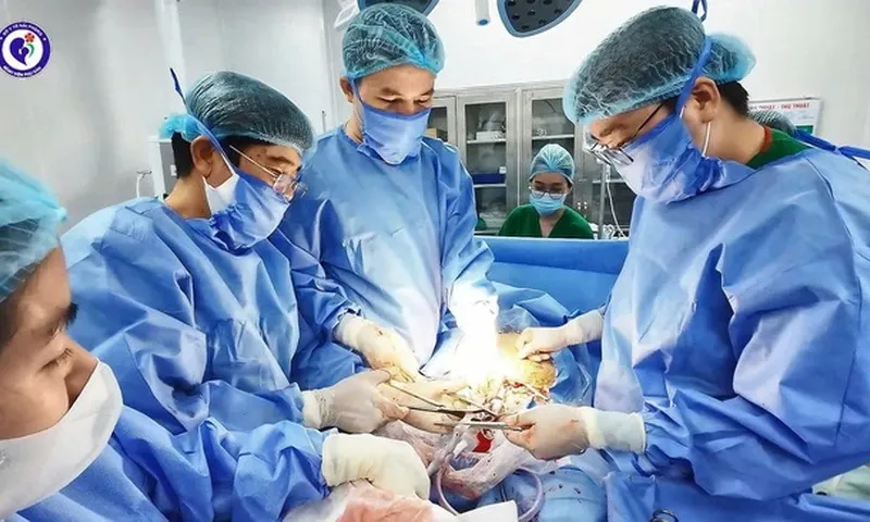 Hải Phòng: Sản phụ 41 tuổi sinh bé trai nặng 5,2kg, ca sinh hiếm gặp trong sản khoa