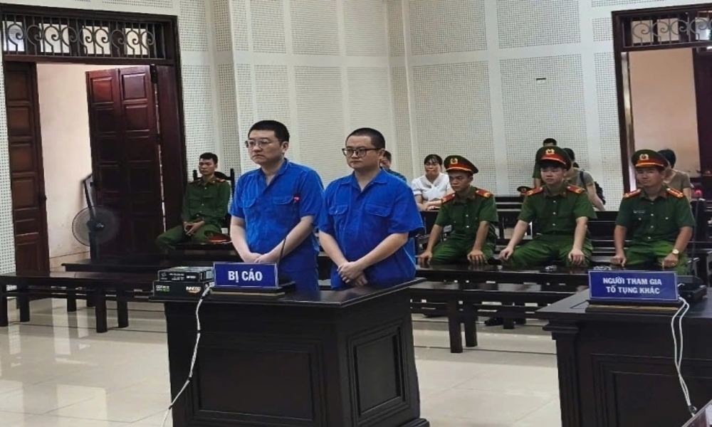 Phát hiện tiền giả khi đổi cho khách Trung Quốc