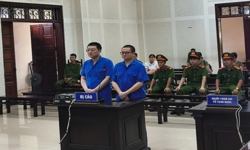 Phát hiện tiền giả khi đổi cho khách Trung Quốc