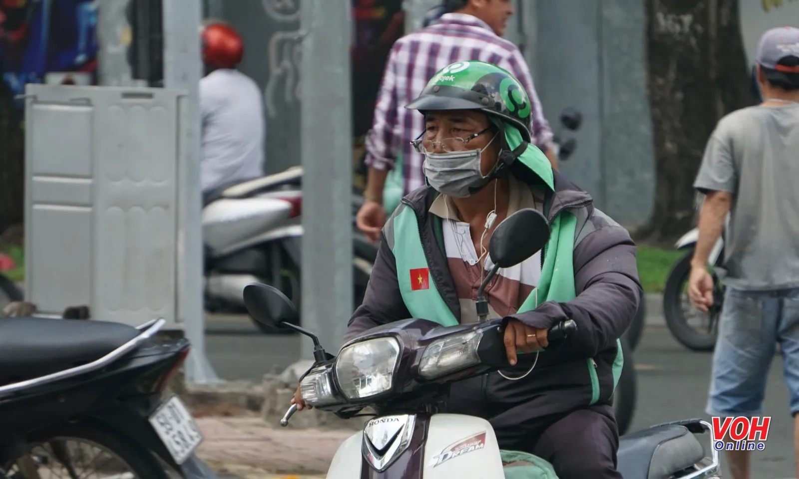 Điểm tin chiều 18/6: Gần 1.200 shipper và xe công nghệ vi phạm luật giao thông trong 1 tháng