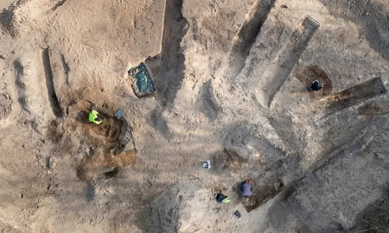 Đan Mạch: Phát hiện 30 ngôi mộ từ thời Viking