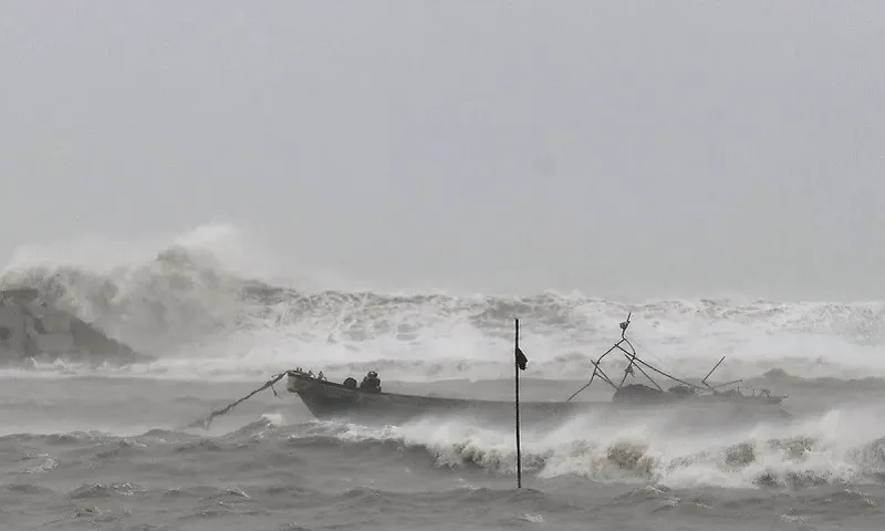 Trung Quốc khẩn cấp ứng phó lũ lụt: 5 tỉnh đối mặt mưa lớn, cảnh báo vàng được gia hạn