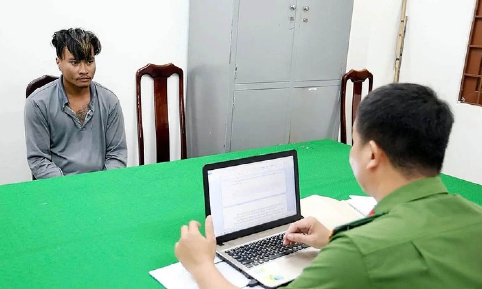 Người đàn ông chém chết chủ nuôi chó sau va chạm trên đường về nhà