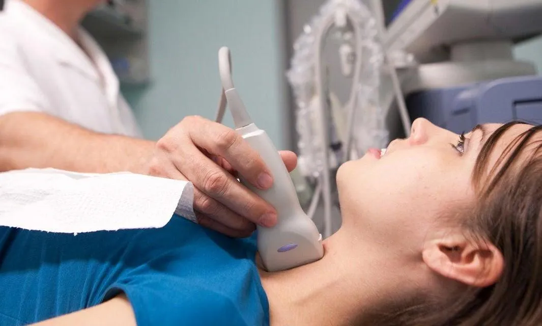 Ung thư tuyến giáp: 5 dấu hiệu sớm dễ bị bỏ qua