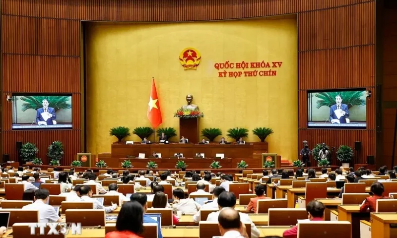 Hai Bộ trưởng Tài chính và Giáo dục trả lời chất vấn