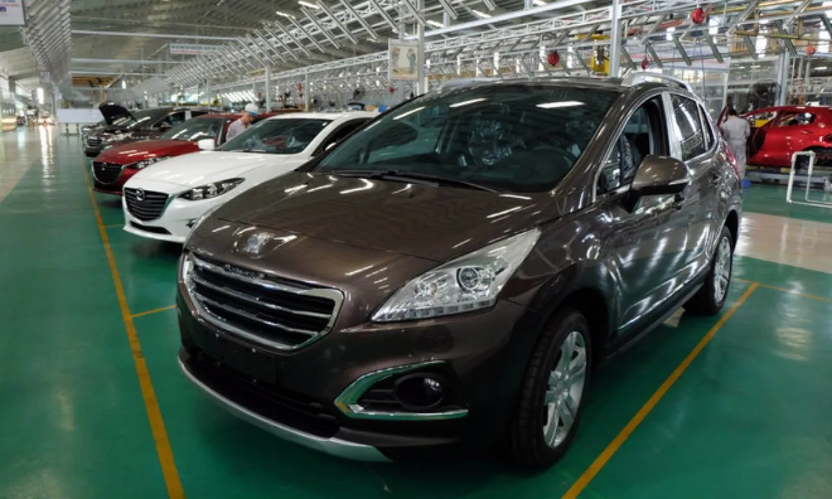 Ôtô giảm giá rầm rộ vẫn khó kích cầu