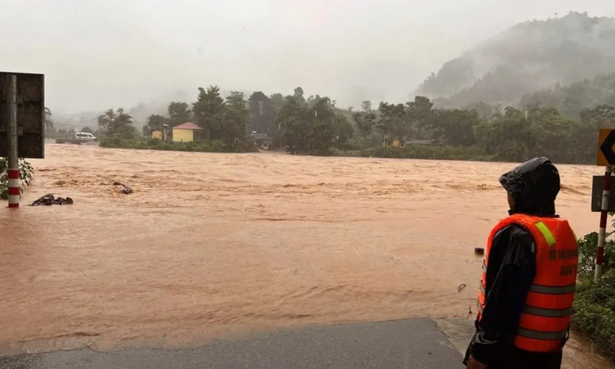 Thủ tướng: Không để xảy ra gián đoạn trong chỉ đạo ứng phó thiên tai