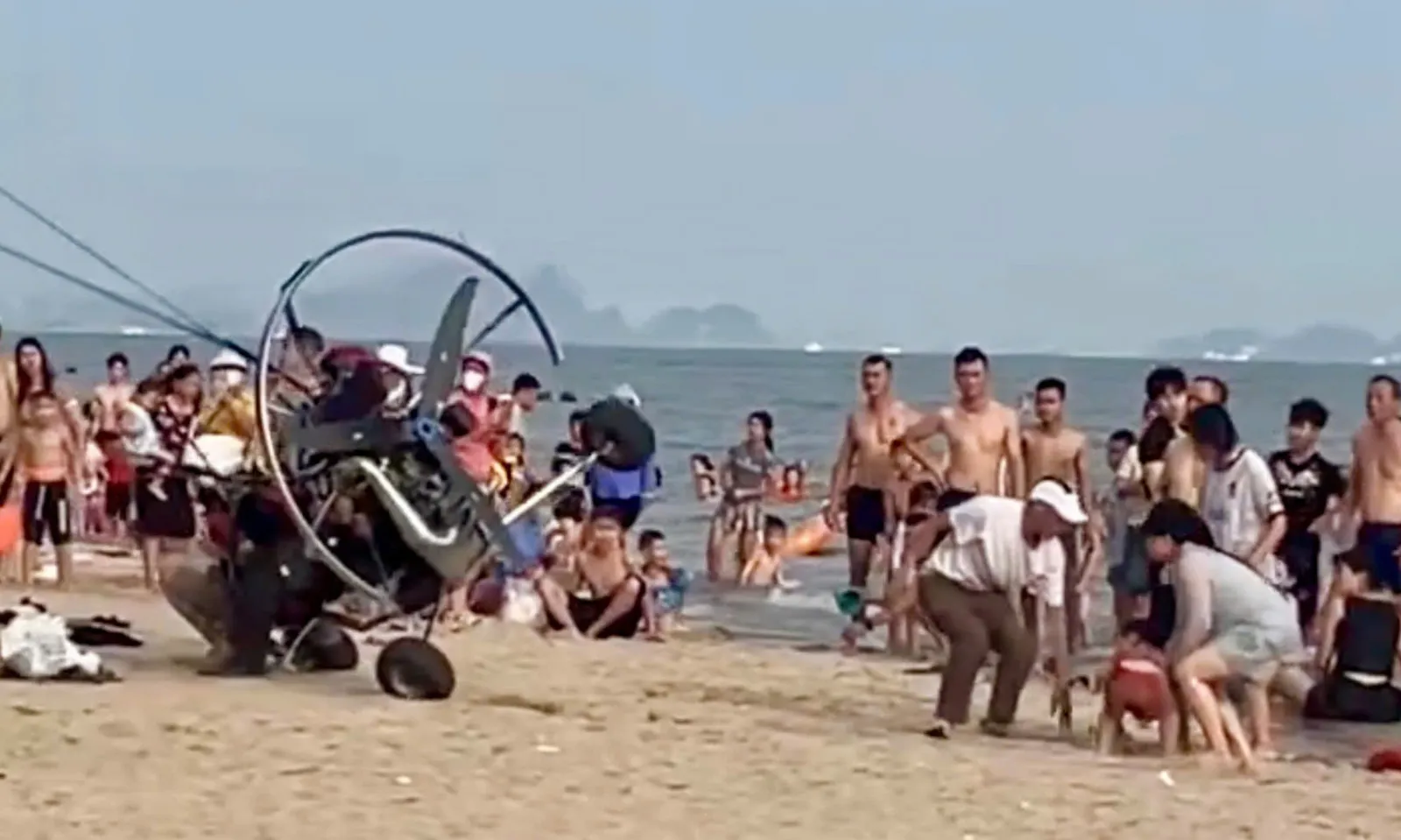 Quảng Ninh: Xử phạt công ty Hi Sky Chí Linh vì vi phạm an toàn bay tại Hạ Long