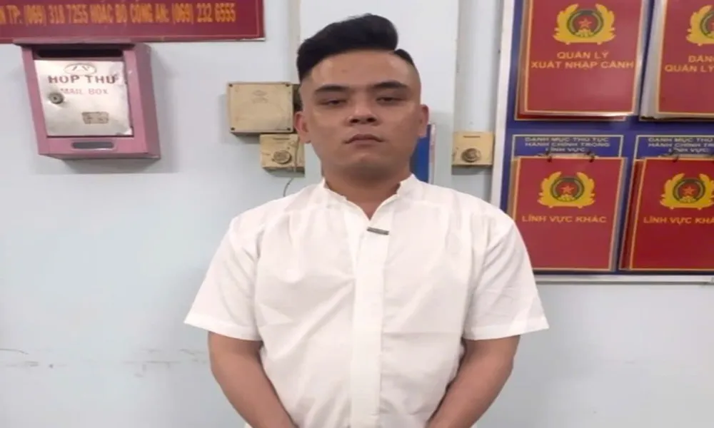 Nam thanh niên đánh bảo vệ phố đi bộ vì bênh chó bị truy tố