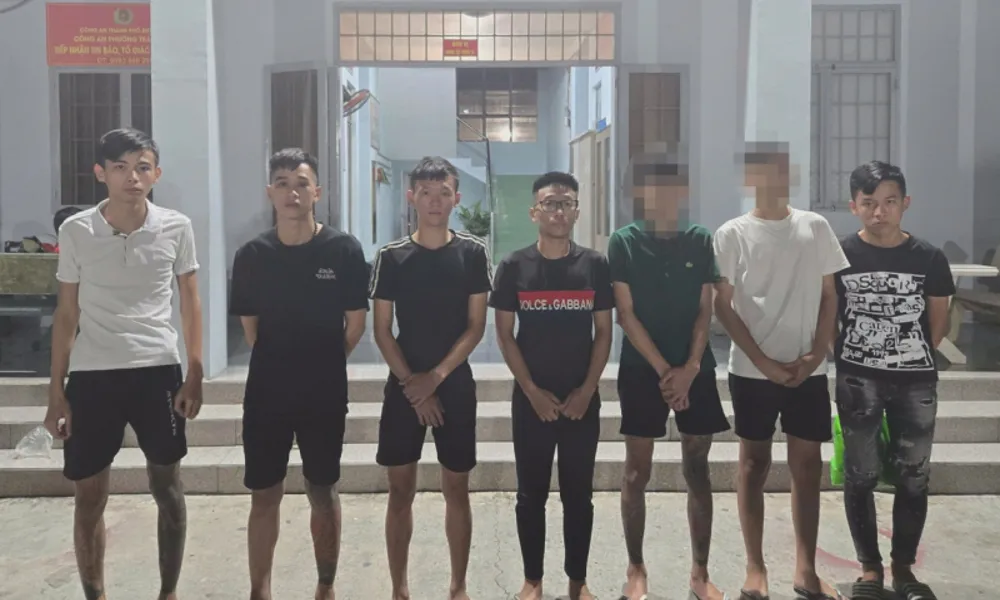 Nghe mẹ bị đánh, nam sinh Biên Hòa kéo nhóm bạn mang dao truy tìm kẻ thù