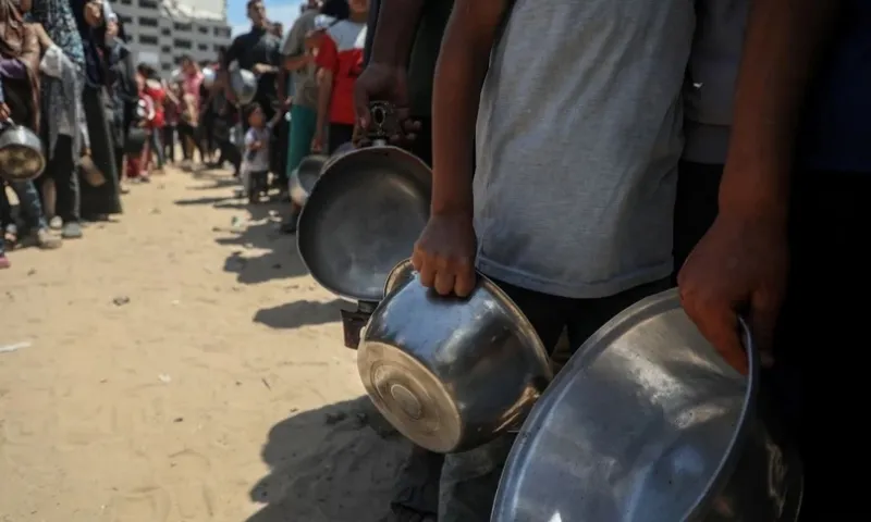 UNICEF cảnh báo trẻ em Gaza sắp chết khát