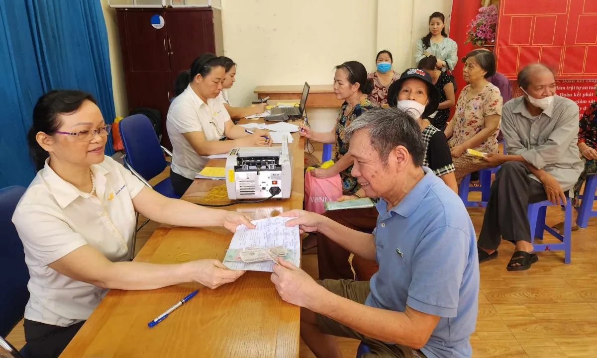 Từ 1/7, cấp xã trực tiếp chi trả trợ cấp cho đối tượng bảo trợ xã hội