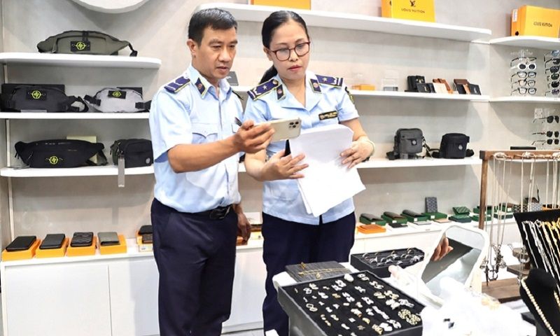 Đà Nẵng: Hộ kinh doanh bị phạt nặng vì tái phạm buôn bán hàng giả, hàng không rõ nguồn gốc