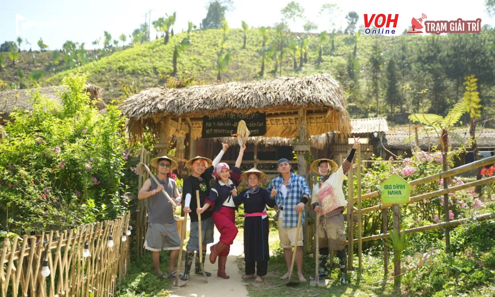 Cày ruộng, câu cá, lùa ngựa: Gia Đình Haha chính thức chuyển nghề