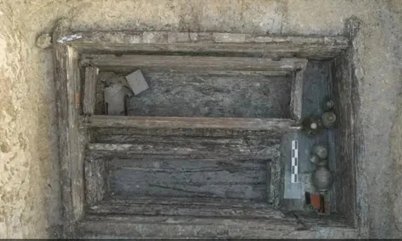 Phát hiện ngôi mộ cổ 1.800 năm tuổi chứa đầy kho báu