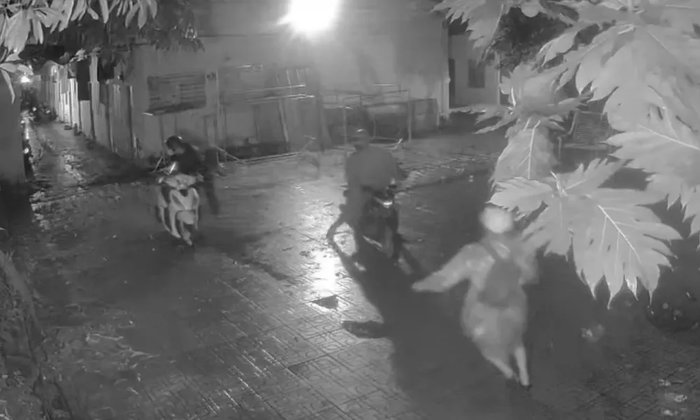 Băng trộm đột nhập ký túc xá, lấy 6 xe máy của sinh viên