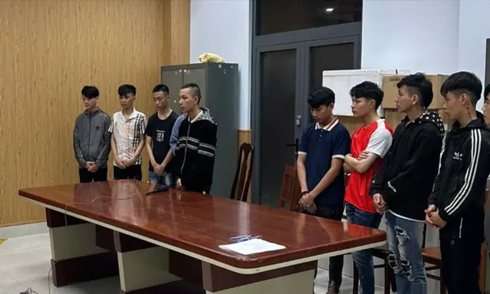 Khởi tố 8 đối tượng tuổi vị thành niên gây rối, chém người giữa phố Đà Nẵng