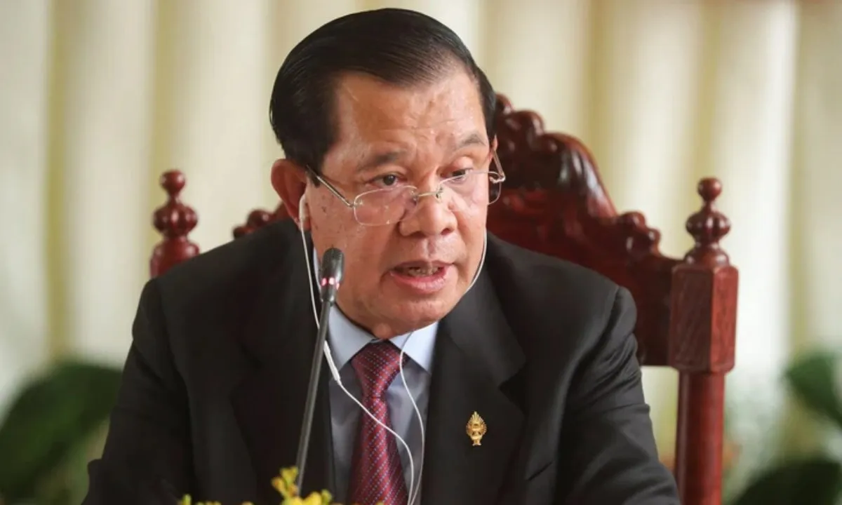 Ông Hun Sen cảnh báo trò chơi tự hủy khi ngừng bán dầu cho Campuchia
