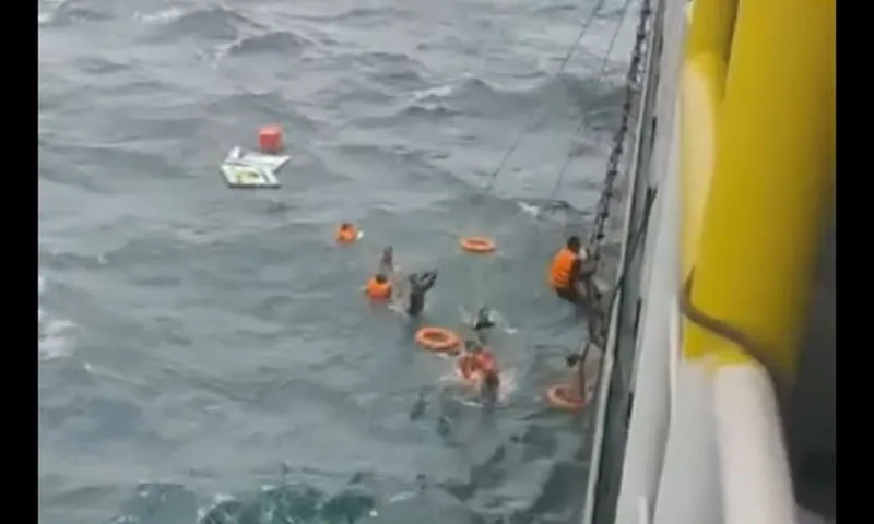 Khen tặng tàu nước ngoài cứu 11 ngư dân trên biển Hải Phòng