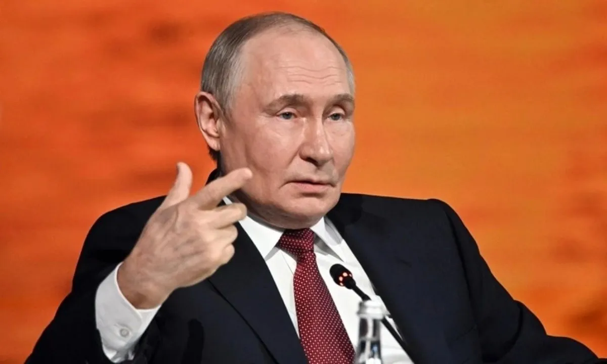 Tổng thống Nga Vladimir Putin tại phiên họp toàn thể của Diễn đàn Kinh tế Quốc tế St. Petersburg