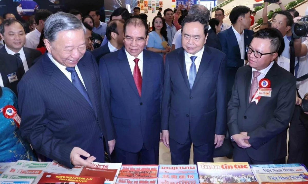 Tổng Bí thư dự lễ kỷ niệm 100 năm Ngày Báo chí cách mạng Việt Nam