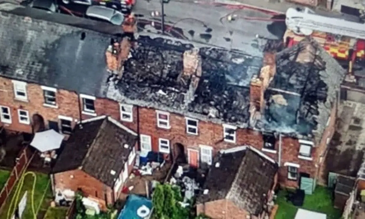 Thuốc lá điện tử phát nổ gây cháy lớn, thiêu rụi 4 ngôi nhà ở Anh