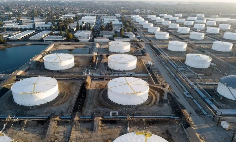 Giá dầu tăng vọt vì căng thẳng Trung Đông