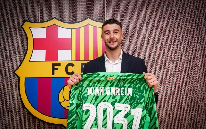 Joan Garcia vừa ký hợp đồng với Barcelona. Ảnh: Internet