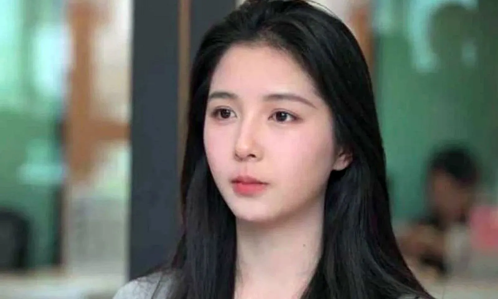 Nữ thủ khoa đại học Trung Quốc bị cha cấm livestream vì quá xinh đẹp