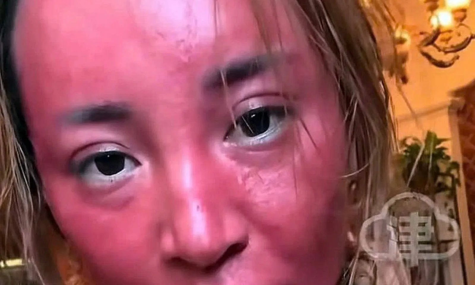 Người phụ nữ Trung Quốc gây sốc vì 22 năm không tẩy trang