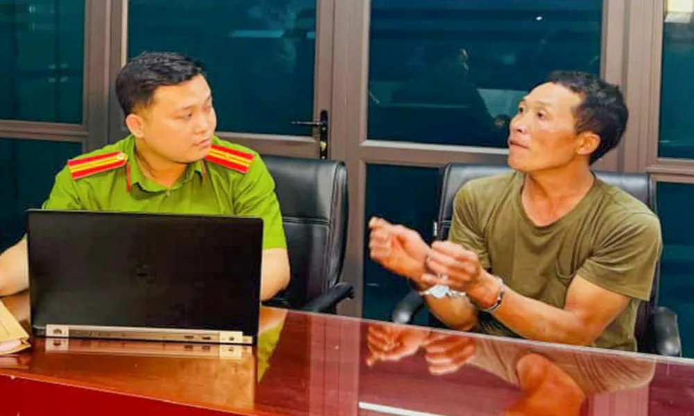 Mâu thuẫn tình cảm, người đàn ông truy sát tình địch giữa ban ngày