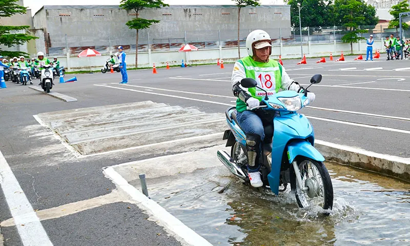 Tập huấn kỹ năng lái xe an toàn cho tài xế xe máy công nghệ