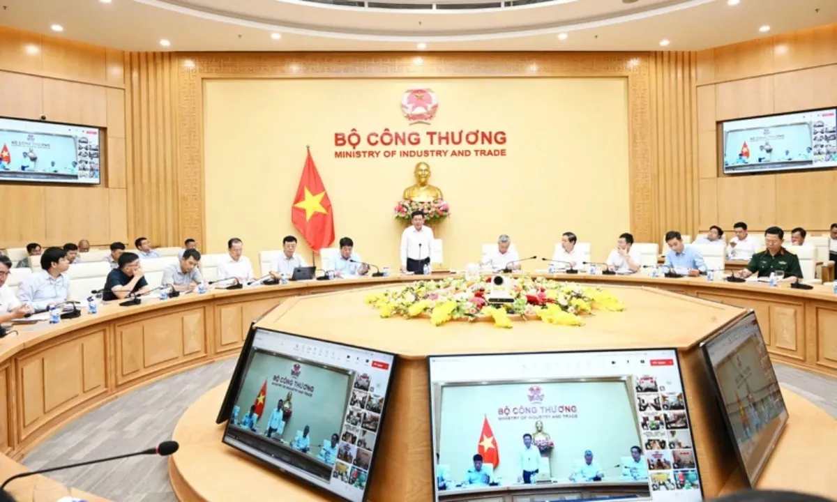 Bộ trưởng Công Thương: Không để xảy ra tình trạng bị động về nhiên liệu