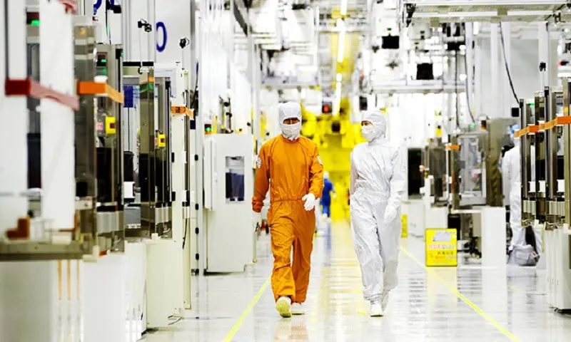 Bên trong một nhà máy sản xuất chip bán dẫn tại Mỹ - Ảnh GETTY IMAGES