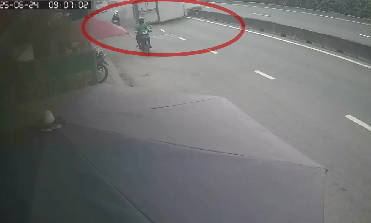 Video clip: Xe tải lật trên đường Đỗ Mười, 2 người thoát nạn trong gang tấc