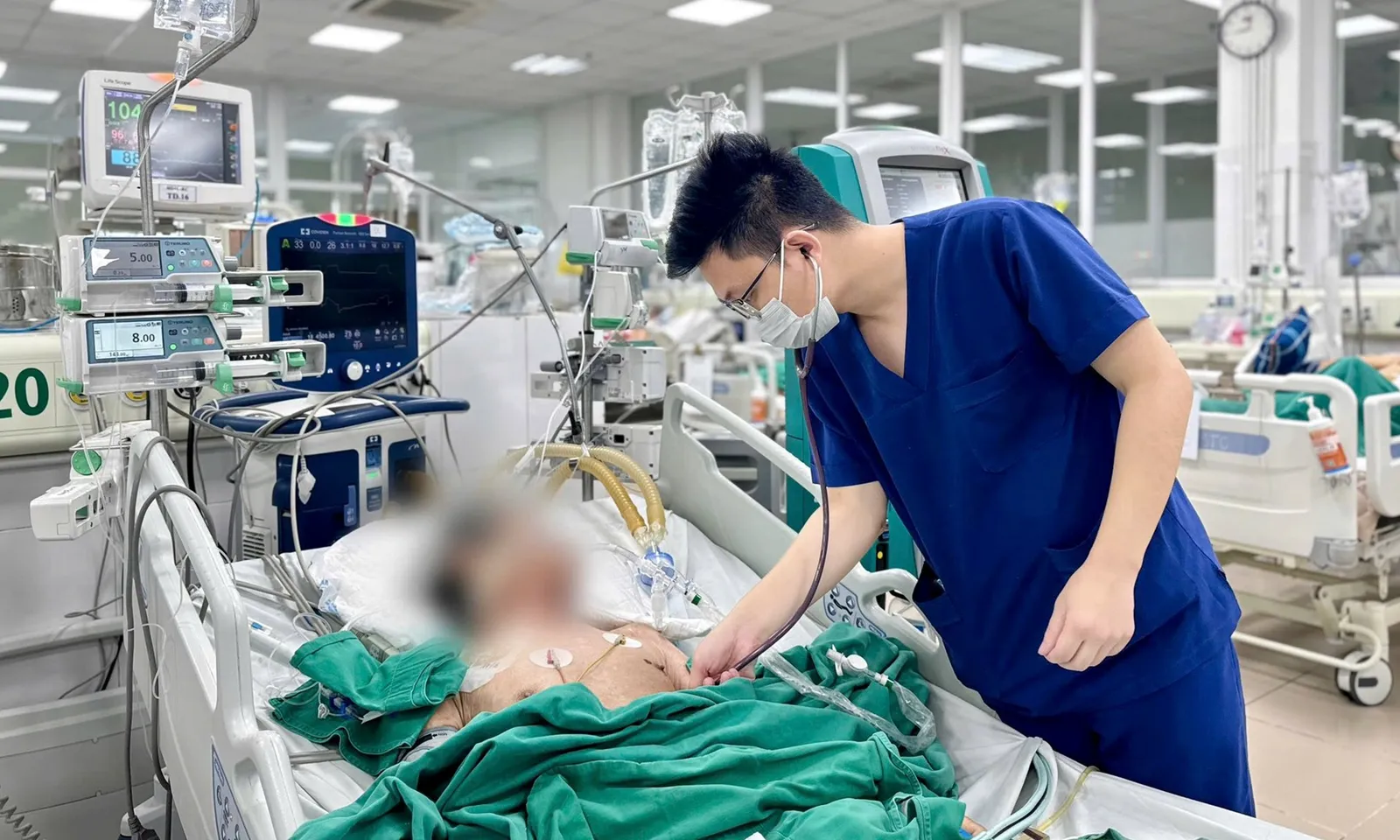 Suy kiệt, nhiễm khuẩn huyết vì dùng thuốc giảm đau chứa corticoid kéo dài