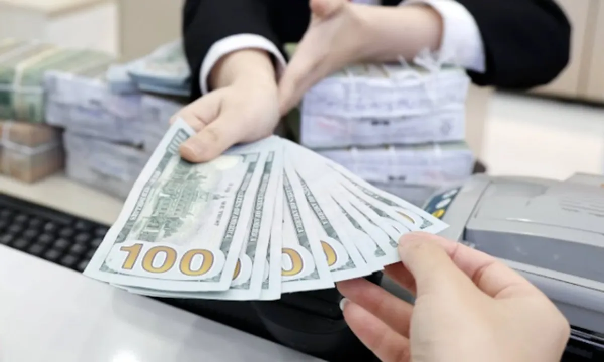 Tỷ giá USD/VND lập kỷ lục mới, tiền đồng đối mặt áp lực ngắn hạn