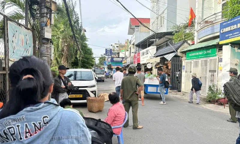 Xe máy đụng xe lôi tự chế, người đàn ông đi xe máy thiệt mạng