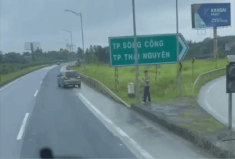 lui-xe-tren-cao-toc-o-thai-nguyen-nu-tai-xe-bi-phat-35-trieu-dong-08030117