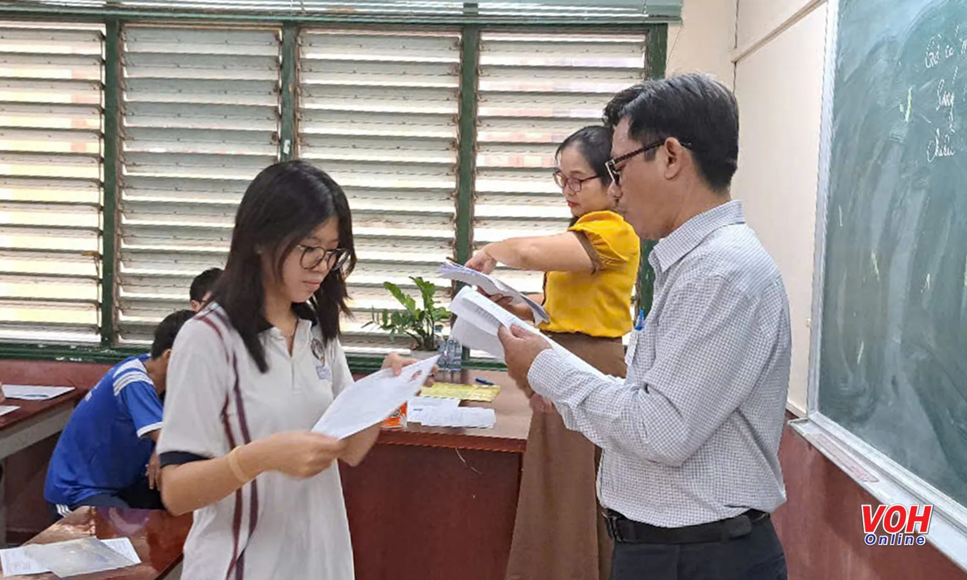 thi-tot-nghiep-250625-4