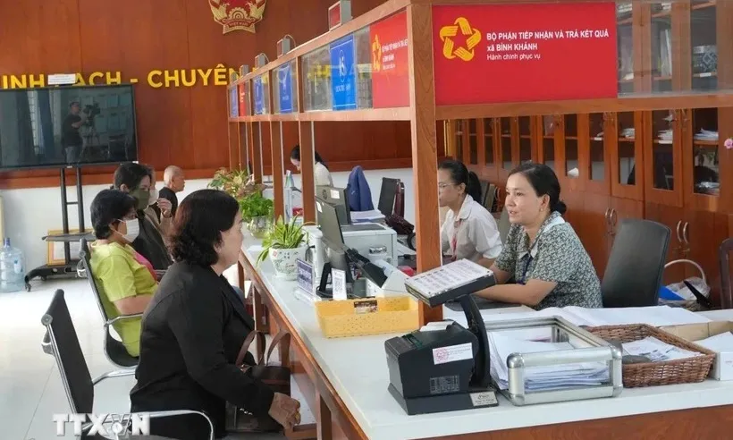 tphcm-dua-don-can-bo-nhan-vien-2506