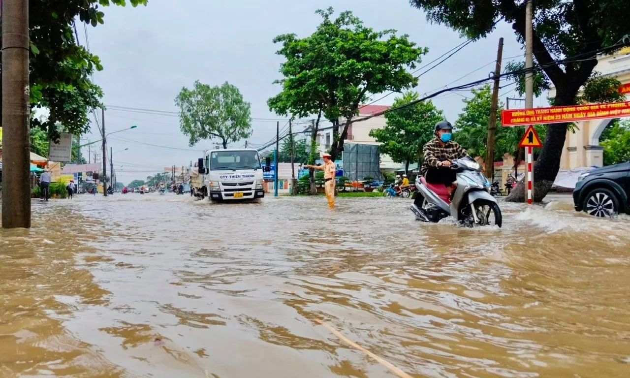 Cần Thơ tăng cường giải pháp đảm bảo an toàn giao thông mùa mưa lũ