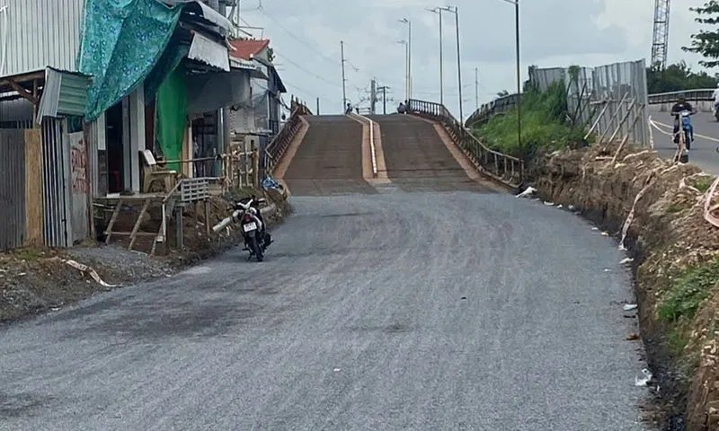 Cầu tạm đã hoàn thành để chuẩn bị tháo dỡ cầu hiện hữu