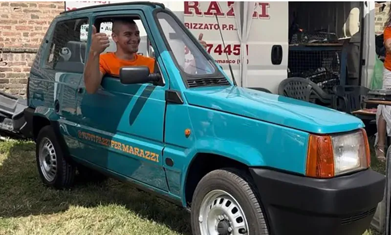 Chiếc ô tô Fiat Panda hẹp nhất thế giới