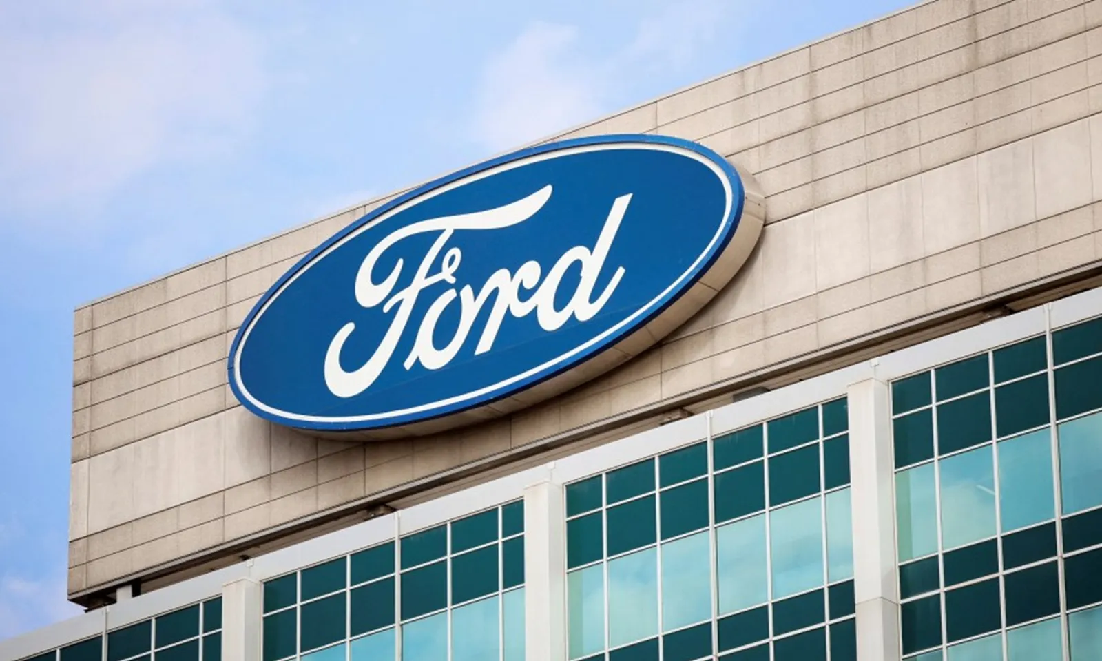 Ford yêu cầu nhân viên trở lại văn phòng làm việc 4 ngày một tuần