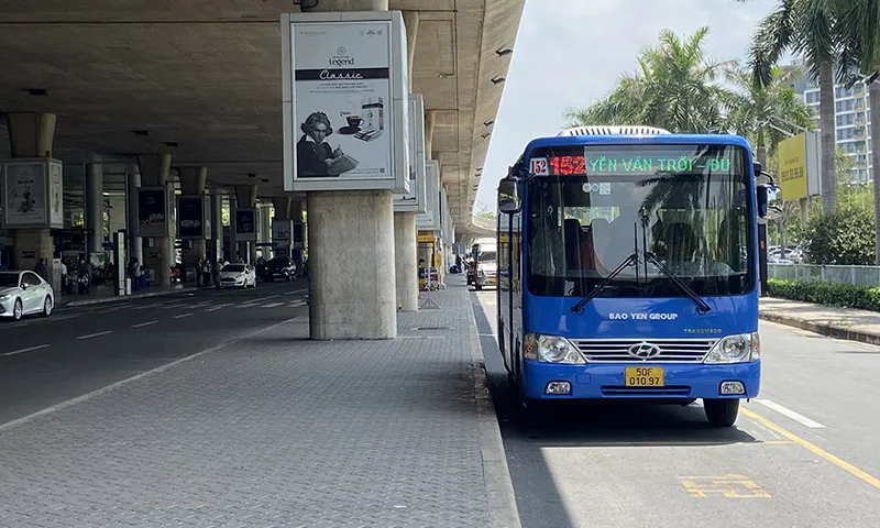 Hiện có nhiều tuyến xe buýt tại sân bay Tân Sơn Nhất