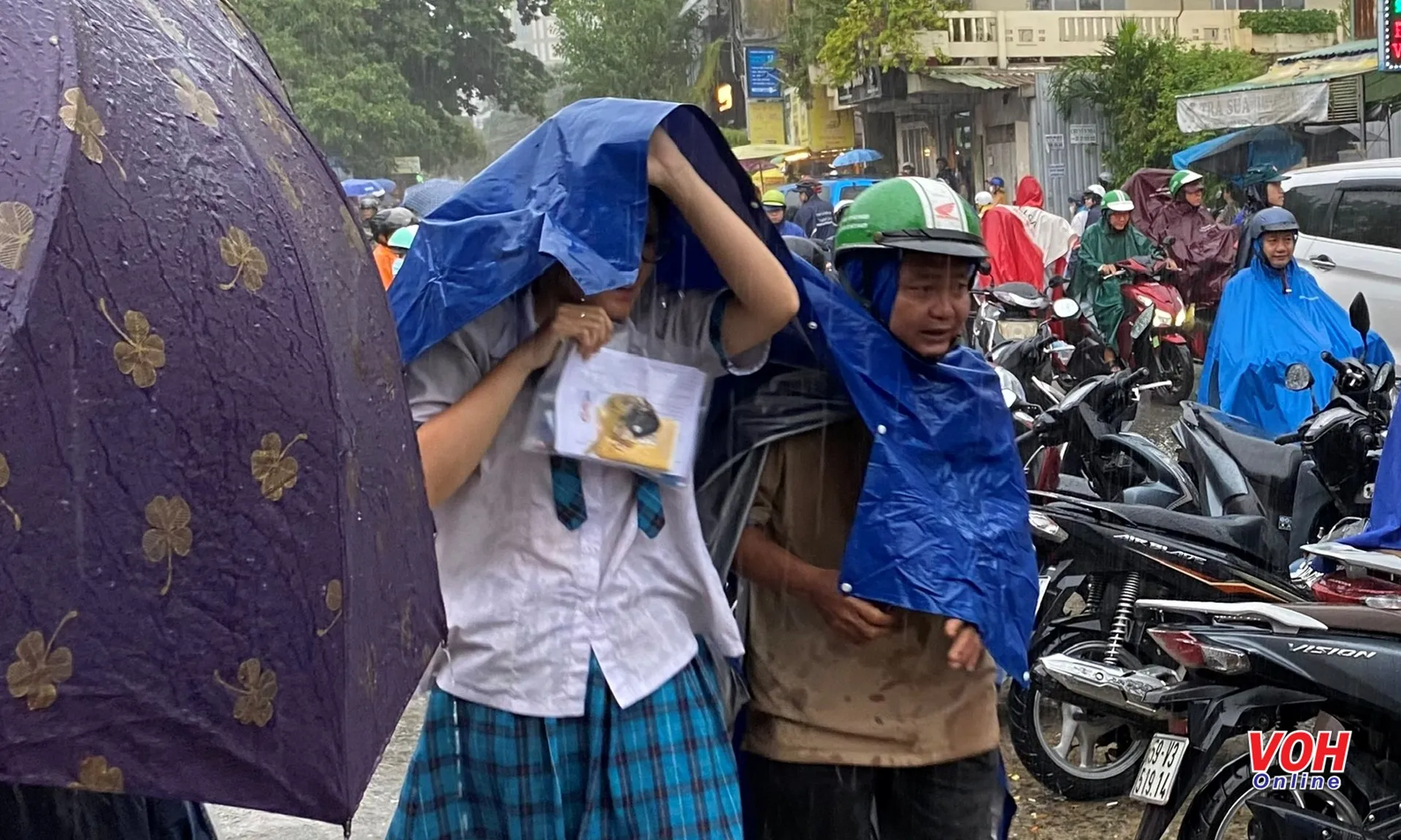 thi-tot-nghiep-270625-9