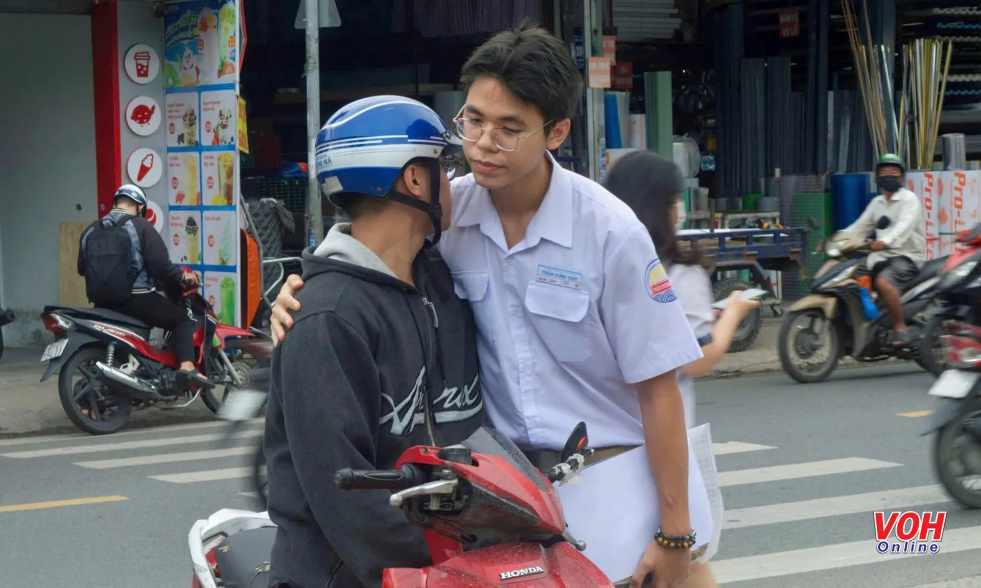 thi-tot-nghiep-270625-tt-3