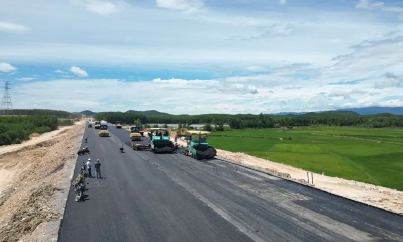 Cao tốc Vạn Ninh - Cam Lộ gấp rút hoàn thiện trước ngày thông xe kỹ thuật